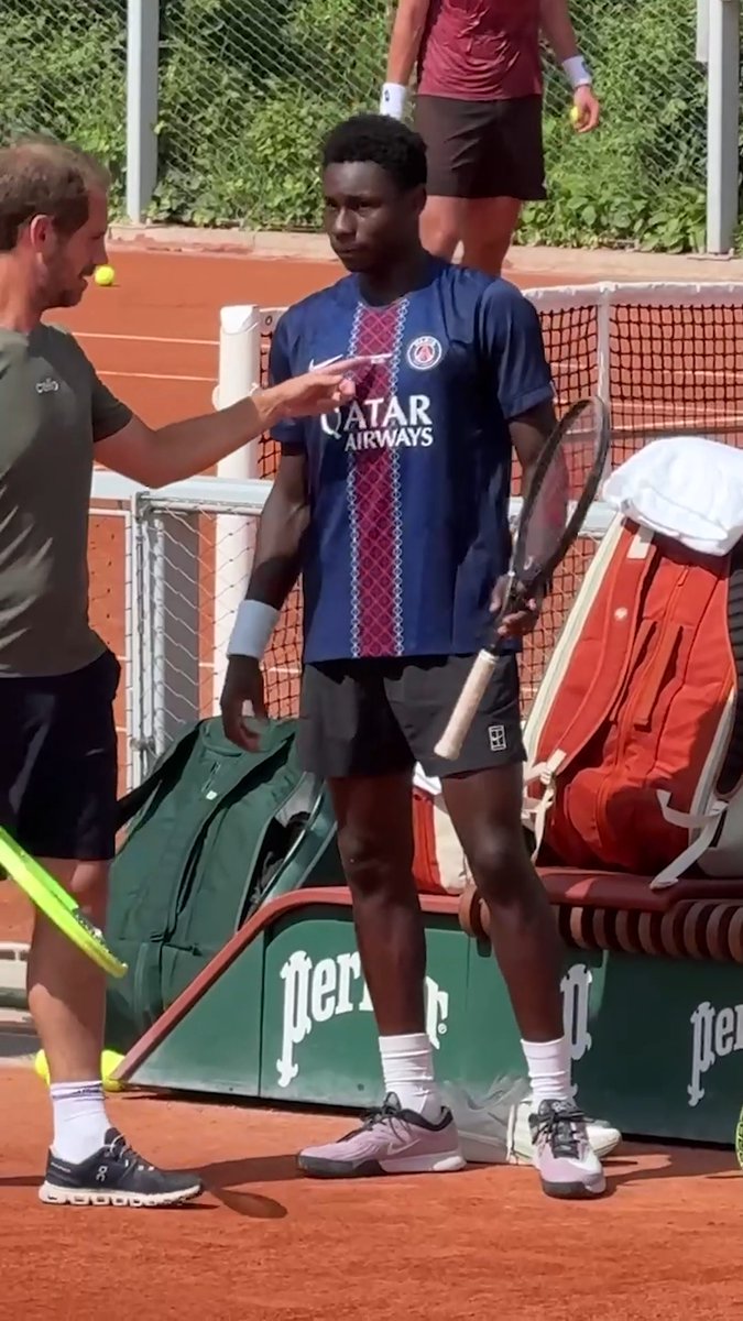 Moïse Kouame 🇫🇷 s’est entraîné aujourd’hui avec le maillot du PSG avant son troisième tour à #RolandGarros et la finale de Ligue des Champions. 🔴🔵