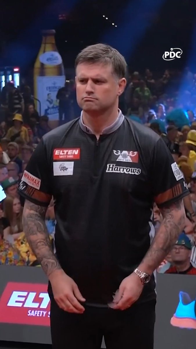 MATCH PAUSED! 🚨 A false alarm has seen both Luke Woodhouse and Andrew Gilding leave the stage in Kiel with the match set to resume shortly. Dan Dawson thinks it might have something to do with the Gilding ultras! 😅 📺 #ET8