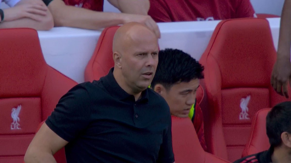 🗣️ "I don't like he way he was treated by the fans... He never lost the dressing room." Former Liverpool goalkeeper Sander Westerveld reacts to Arne Slot leaving Liverpool as head coach.