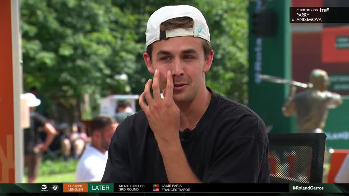 After losing his father last year, Zach Svajda advanced to the fourth round in his Roland-Garros debut. It's his dad's birthday today ❤️