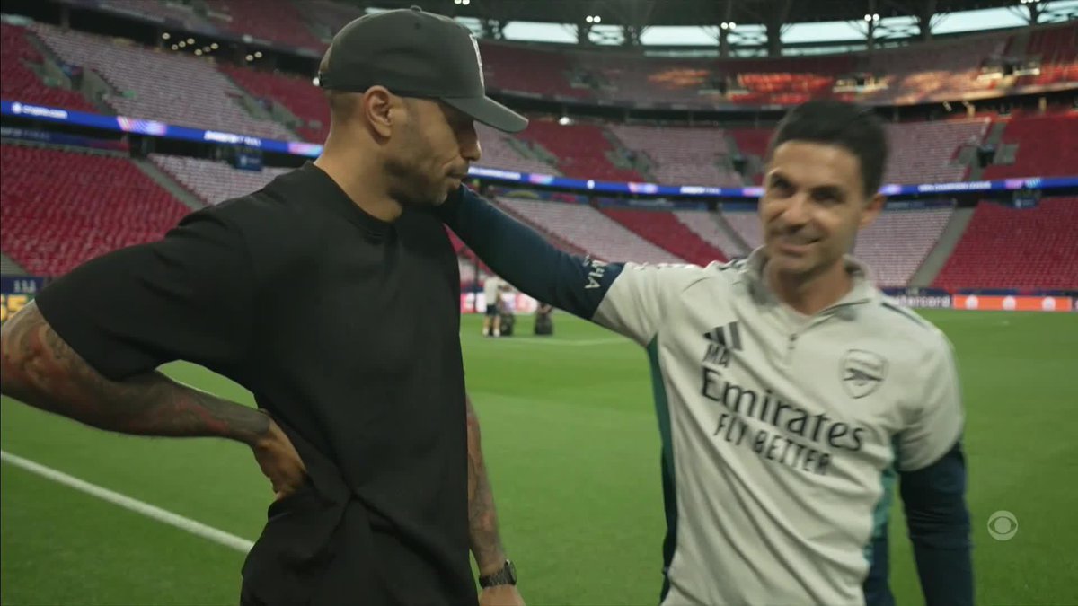 “Now it's a different mountain to climb.” 🏔️ Thierry Henry shares some words of wisdom with Arsenal