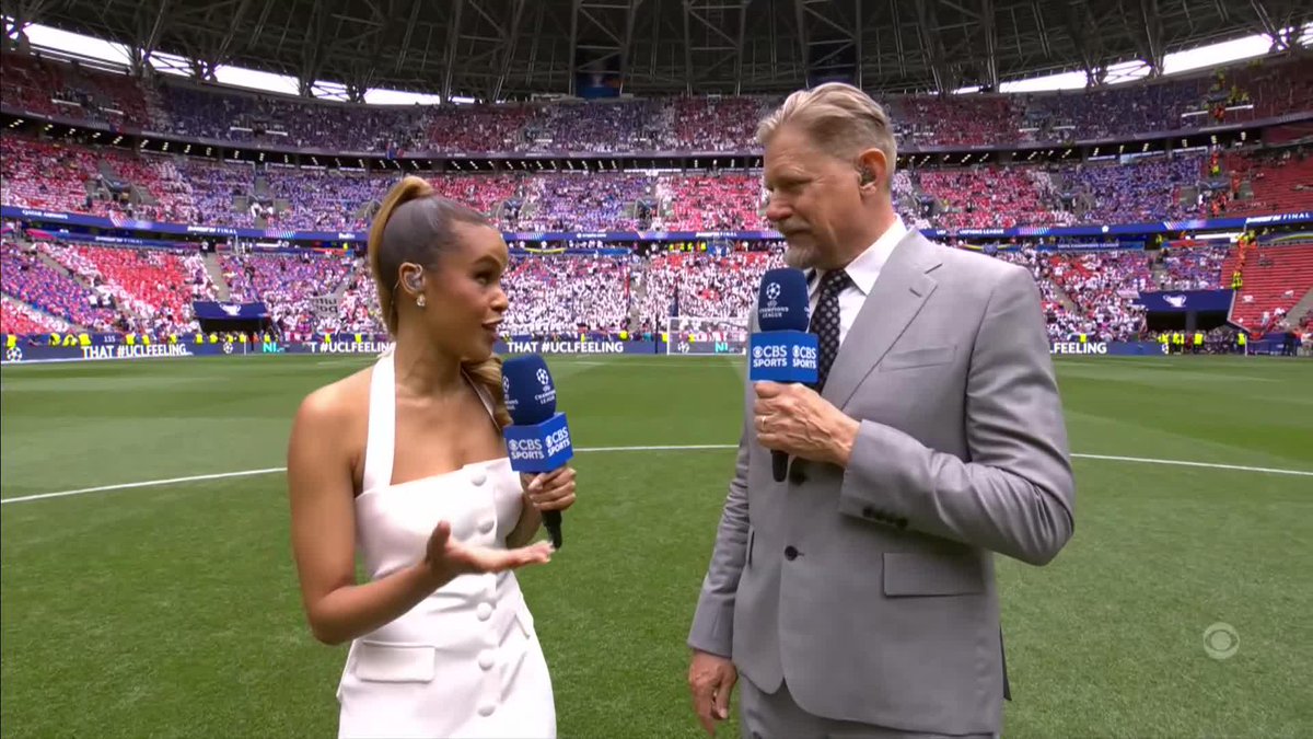 “Is it too big for Arsenal?” Peter Schmeichel couldn't resist 😅