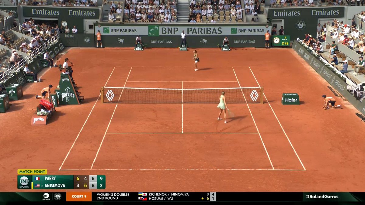 Diane Parry UPSETS No. 6 Amanda Anisimova 😳 Watch Roland-Garros on TNT 📺