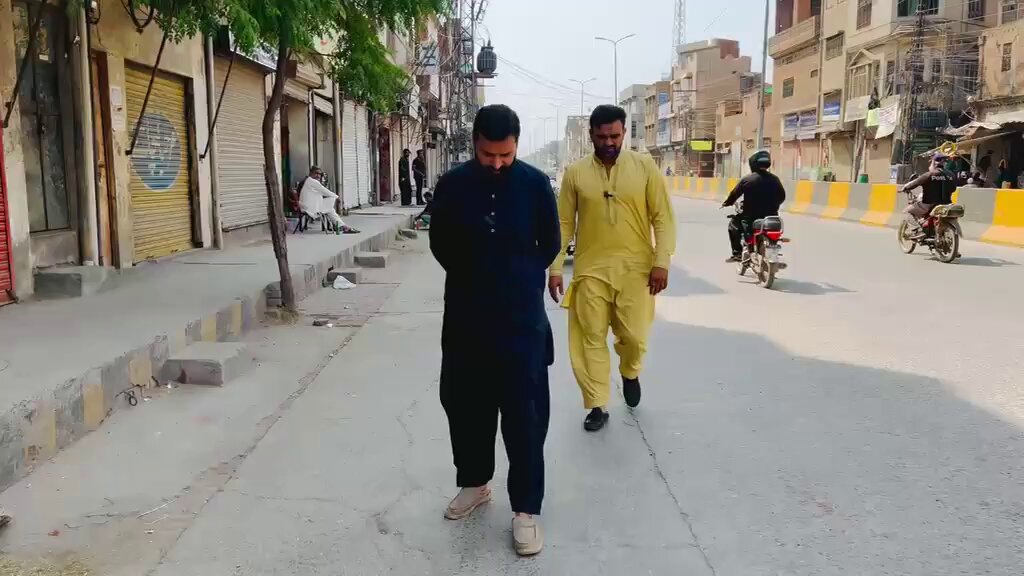 گوجوانوالہ میں عید ہی نہیں ہوئی،کسی نے قربانی ہی نہیں کی،یہ پریشانی لاحق تھی عبدالرحمان بٹ کے دوست کو پھر بٹ صاحب نے وہ پریشانی دور کی اور بتایا قربانی تو پہلے سے زیادہ ہوئی بس آلائشیں مریم نواز کی ٹیم نے نظر نہیں آنے دیں،اسی لئے یوں لگ رہا ہے کہ جیسے قربانی ہی نہیں ہوئی