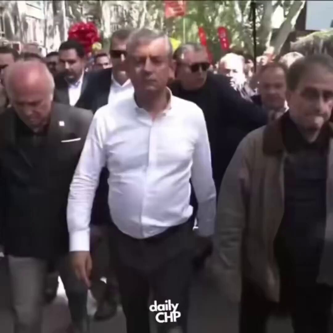 Türkiye’nin ilk defa hem bir parti, hem sokak, hem doğruluk ve ahlak, hem de çalışarak iktidara yürüyen bir lideri oldu.