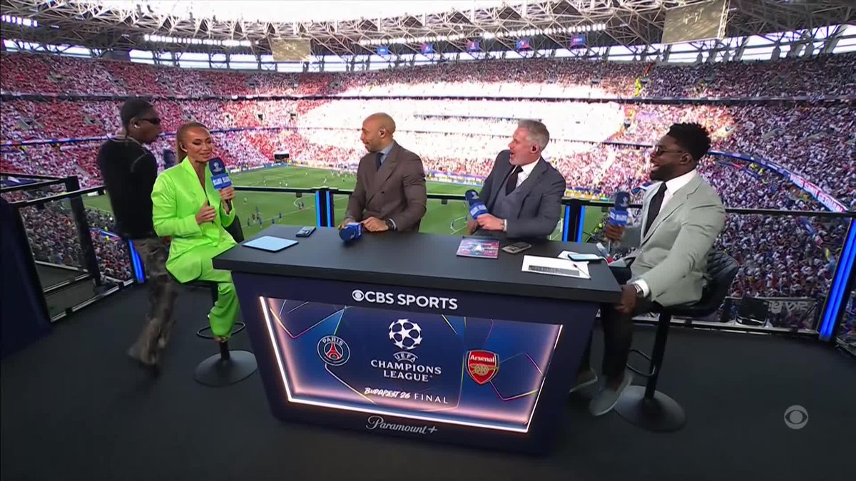 Travis Scott with the CBS crew… What a strange but brilliant linkup 👏🤣