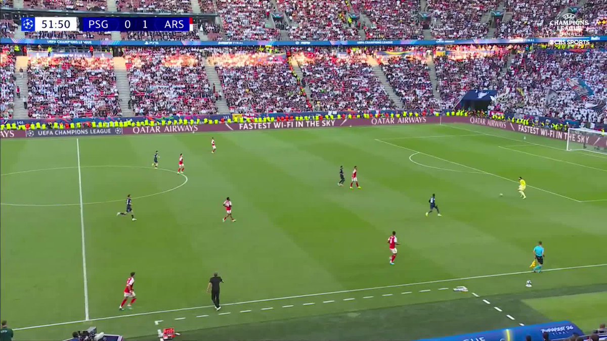 A foul throw in the Champions League final 😳 PSG are struggling to find their momentum 🔴🔵