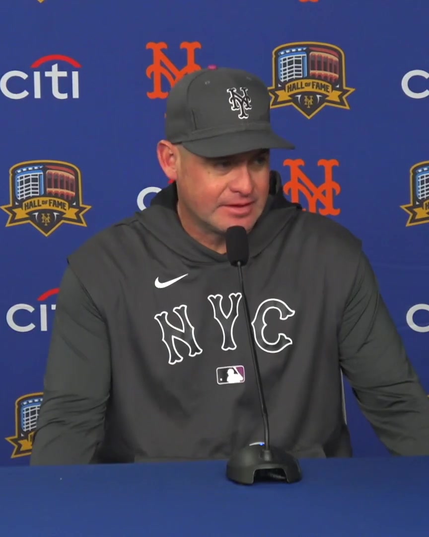 Carlos Mendoza starts his pregame press conference by discussing Mets Hall of Fame inductees Bobby Valentine and Lee Mazzilli. Bobby V: "Wow, no teleprompter!" 😂