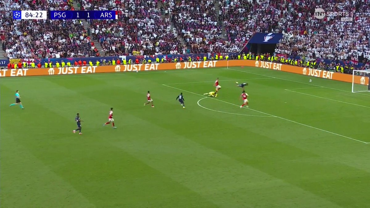 INCREDIBLE GOALKEEPING 👏 David Raya keeping Arsenal in the UEFA Champions League final 🧤 📺 TNT Sports &amp; HBO Max