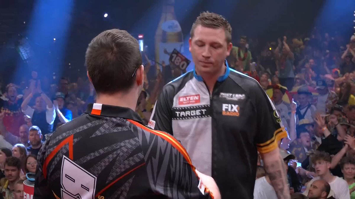 136 TO WIN IT! Sebastian Bialecki is through to the Last 16 for the first time on the European Tour, as the Pole pins a brilliant 136 checkout to beat Chris Dobey 6-3! 📺 #ET8