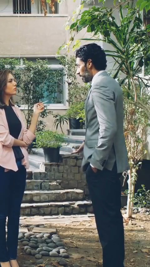 - قولت دي واحدة بتشرب سجاير وتلبس قصير وجاتلي البيت ففكرت زي أي واحد دماغه متخلفة = على فكرة انتي شكلك ولبسك وشغلك وذكائك مش مناسبين تماما مع اللي بتقوليه ده 😂