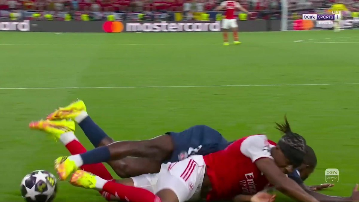 🧐 Should Arsenal have been awarded a penalty for this challenge on Madueke? #beINUCL | #UCLfinal