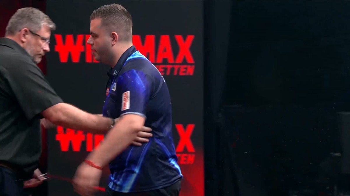 WADE KO'S ZONNEVELD! James Wade is through to the final day in Kiel, as The Machine beats Niels Zonneveld 6-2! 📺 #ET8