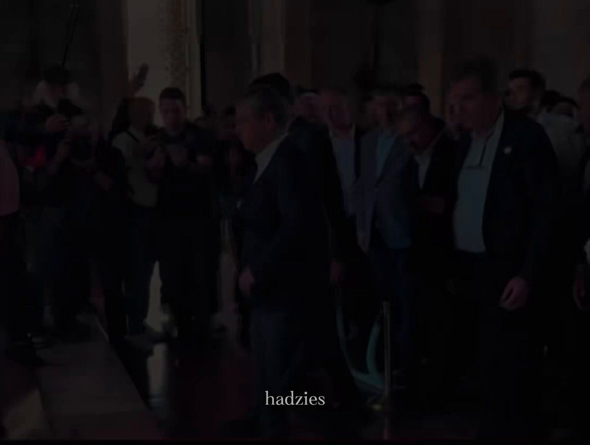 Özgür ÖZEL.