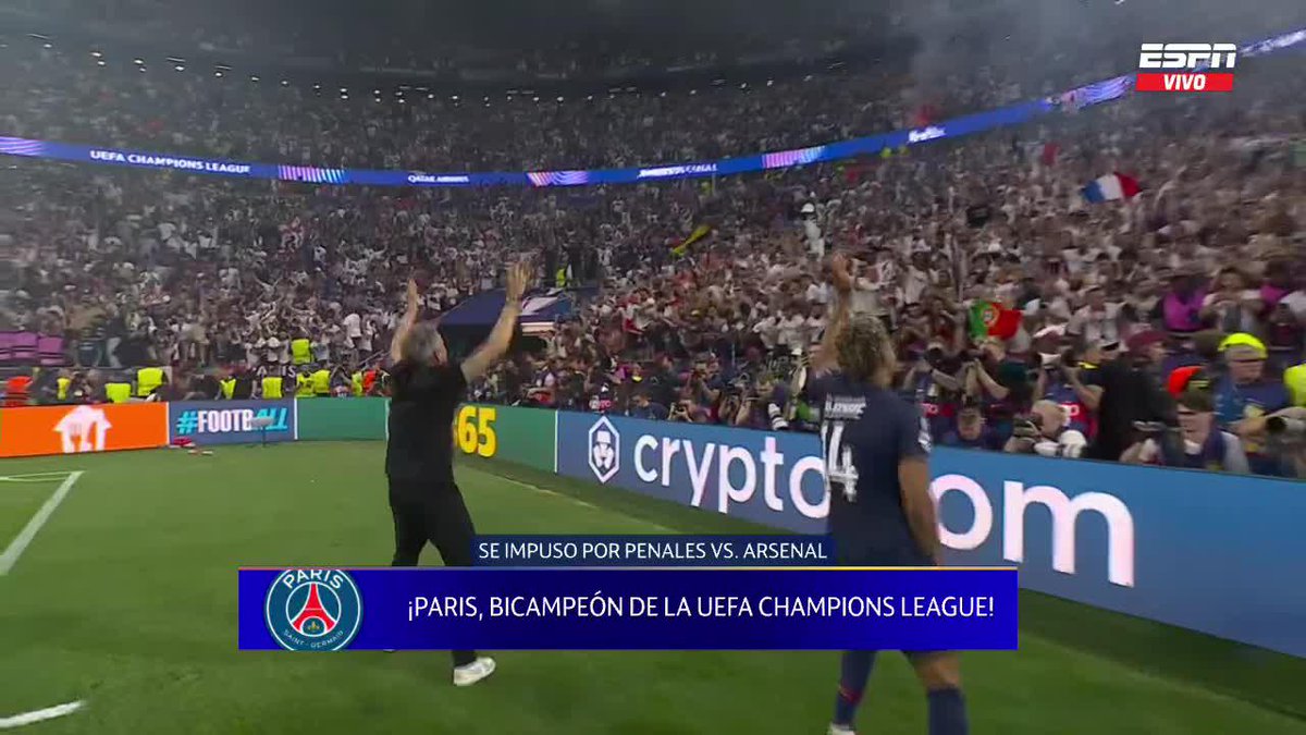 ⚽🏆 PERO CÓMO NO VAS A FESTEJAR ASÍ Luis Enrique también se sumó a la gran celebración de los jugadores del PSG con sus hinchas. ▶️ Mirá la 🏆 #Champions League en el Plan Premium de #DisneyPlus