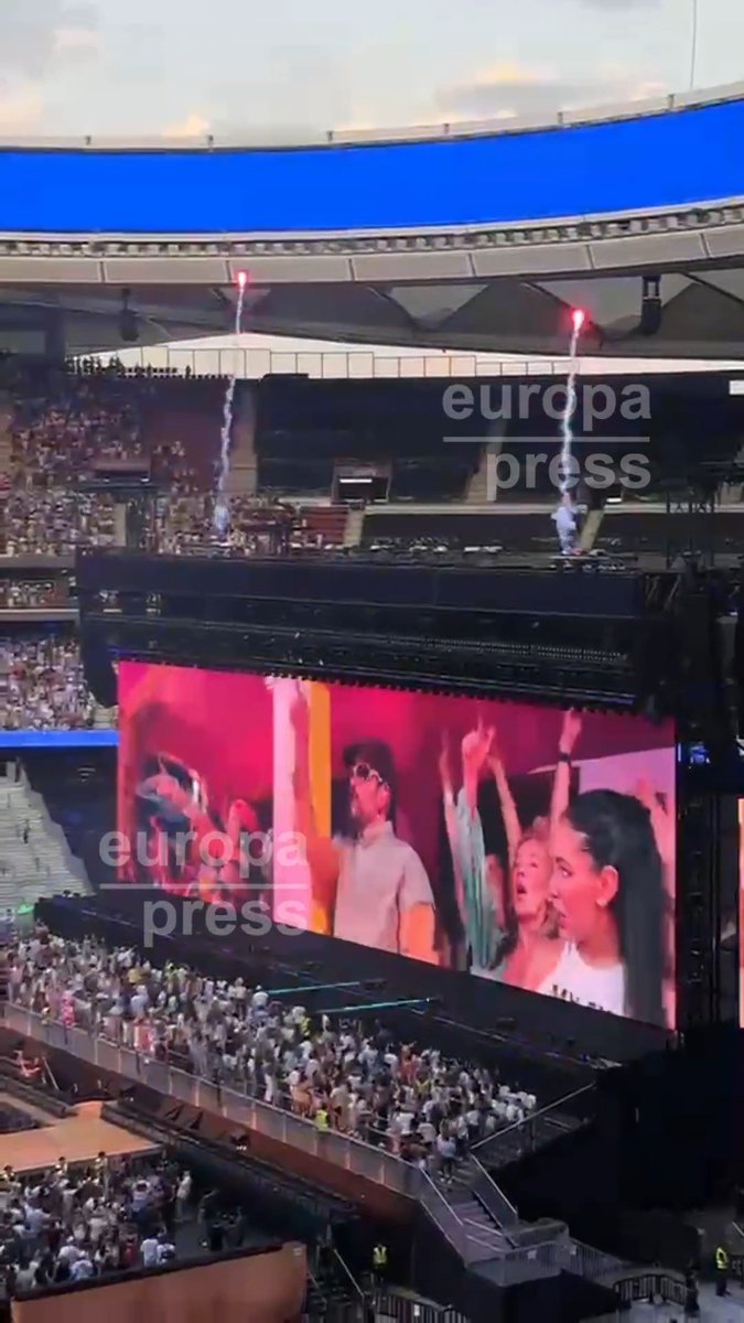 Rostros conocidos como las actrices Ester Expósito y Ana de Armas disfrutan del primer concierto en Madrid de Bad Bunny en 'La Casita'