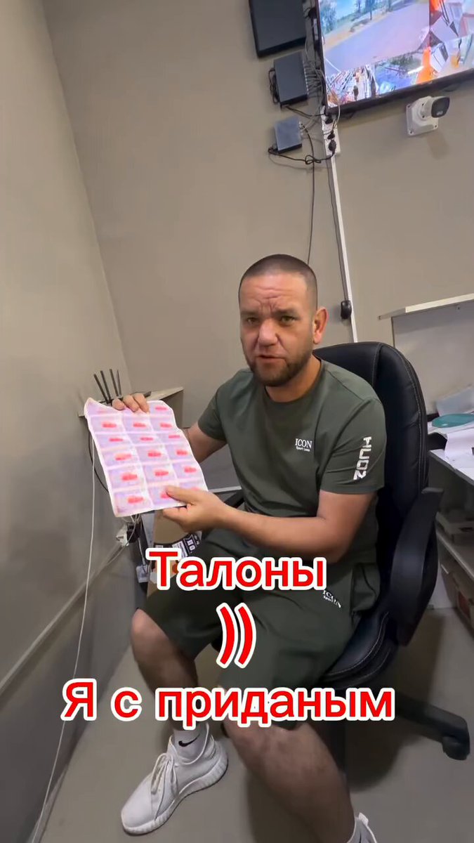 Аксенов обрадовал на ночь жителей Крыма👆 Про 95-й бензин, говорит, вообще забудьте, он будет только по талонам. 92-й - по 20 литров в одно рыло машину, а про канистры вообще забудьте. И оптимистически рассказал, что через месяц всё наладится, но это не точно.