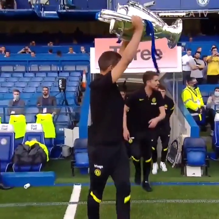 I wonder if Arsenal do this next season with their UCL trophy