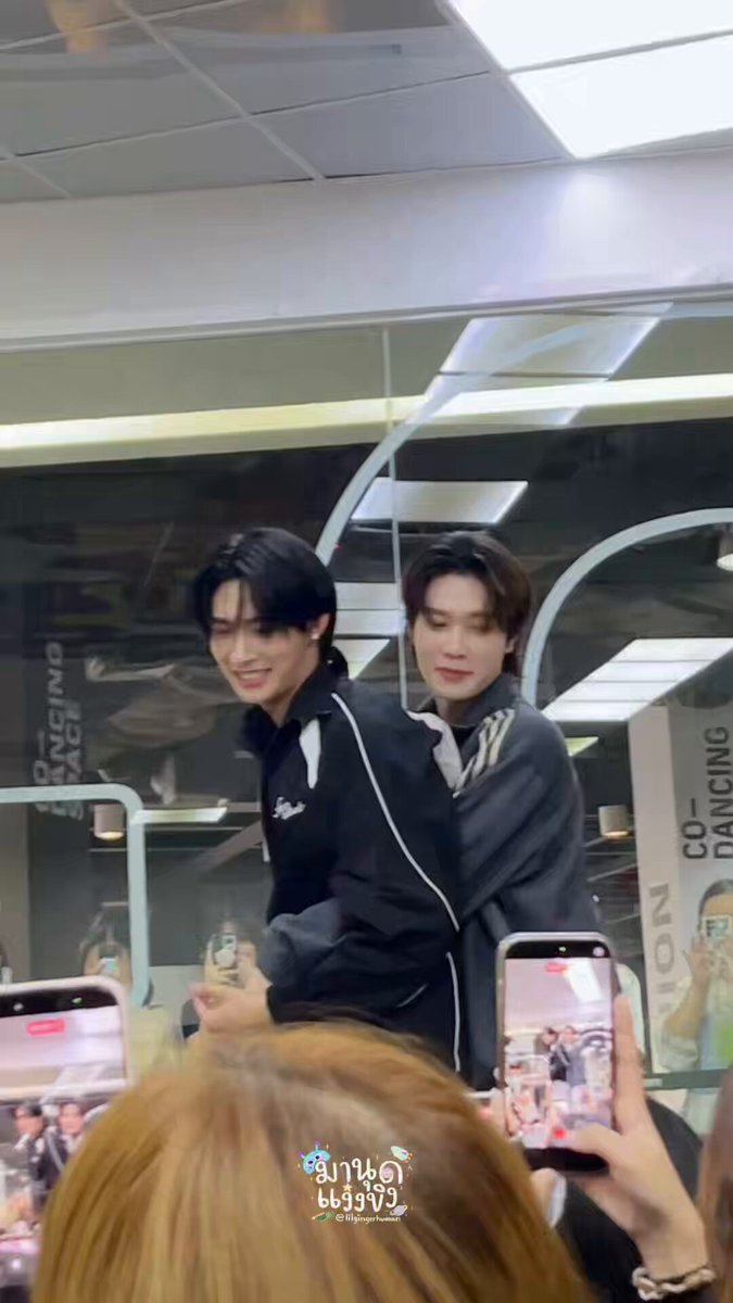 ตอนแรกตั้งใจว่าจะไม่เปิดหน้า แต่อยากลงเก็บไว้เป็นความทรงจำ เผื่อในอนาคตจะกลับมาขำตัวเองว่าร้องไห้ทำไม555555 (+พี่ๆหลายคนในด้อมก็เคยเห็นหน้านี่มาบ้างละ) คือนั่งตัดคลิปนานมากกก แต่ก็ชอบมากเหมือนกัน ถ้าใครชอบ จ้างตัดได้นะคับ🫡 #MonloveMonrakTutorYim #TutorYim #TutorKrp #mynameis_yim