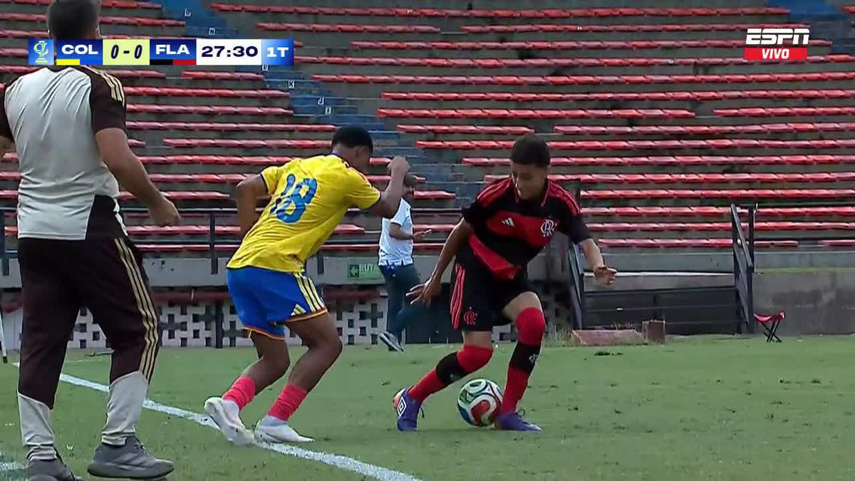 ✨🇨🇴 ¡Qué lujo! El túnel de Escorcia a Moraes El jugador de la Selección Colombia sacó su categoría para superar a su rival de Flamengo. ▶️ Mira 🏆 la #CopaImposible en el Plan Premium de #DisneyPlus.