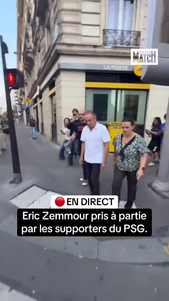 🇫🇷 FLASH — À la vue d’Éric Zemmour, des jeunes se mettent à scander « Tout le monde déteste Éric Zemmour ! ».