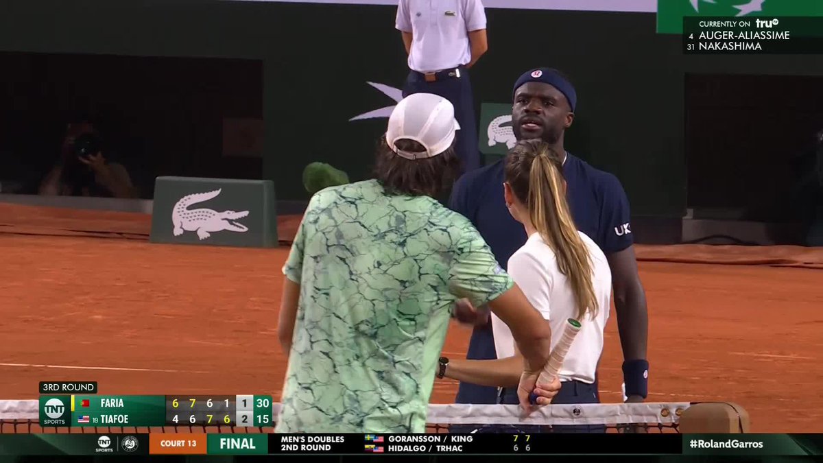"Why don't you quit trying to act like you're tough? You're not hard bro, just play." 😳 Frances Tiafoe and Jaime Faria are jawing past midnight in Paris 😮 #RolandGarros