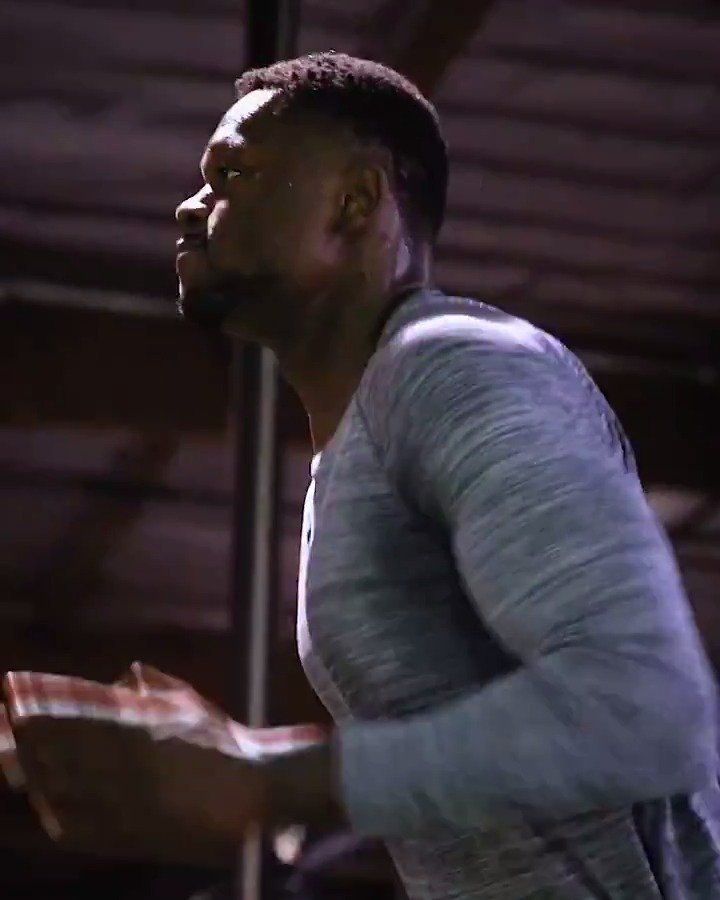 Julius Randle came to New York when no one wanted to When he saw how bad it was, he didn't ask out He talked to Leon & Wes They ended up joining him The next season he led us back to the playoffs He put New York on his back And we will never forget