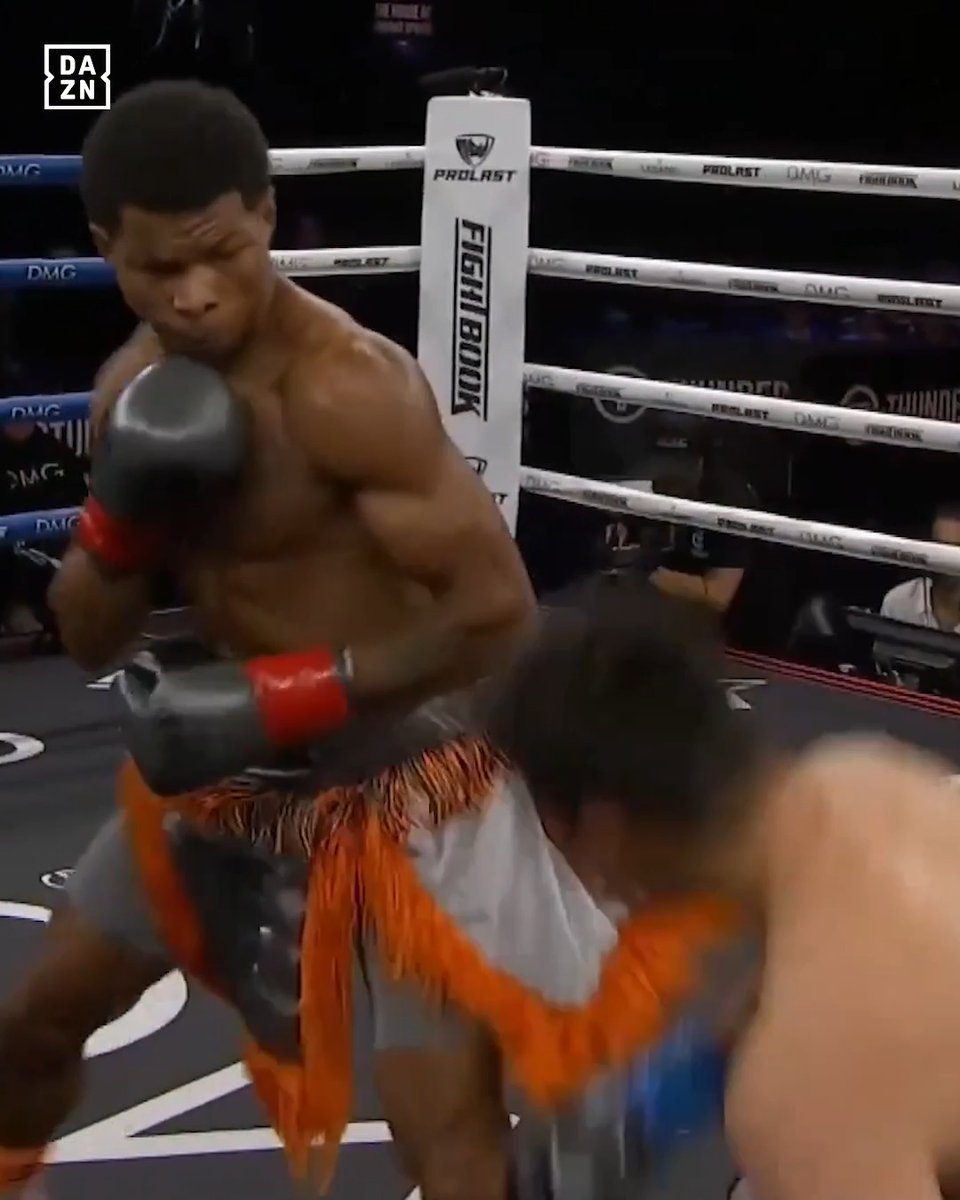 Epic left hook from DeAngelo Evans 💥