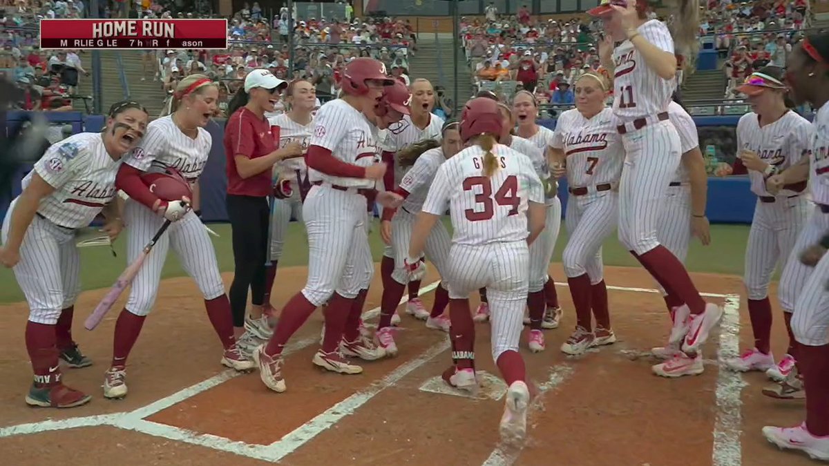 BAMA OPENS IT UP WITH A 3-RUN SHOT 🔥 Marlie Giles gets Alabama Softball's 100th HR of the season on her first pitch of the game 💪