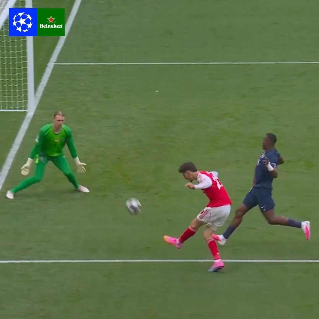 A powerful front-post finish from Havertz ⚽ Heineken | #UCLGOTD