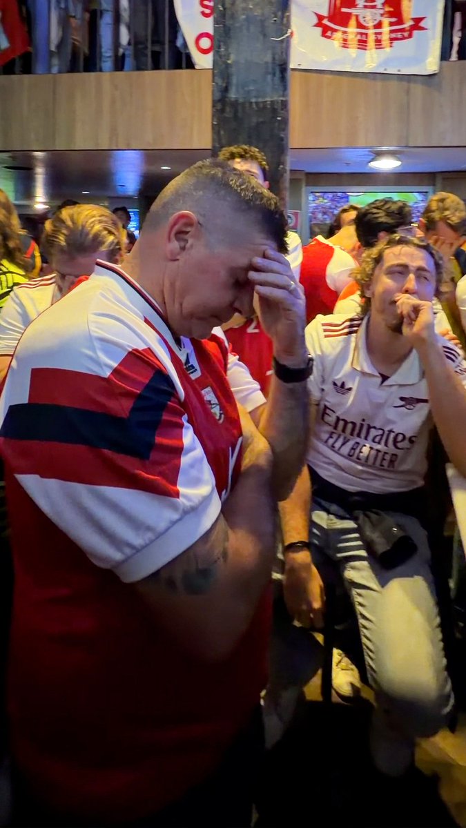 This is the moment Arsenal fans in Sydney witnessed PSG win the Champions League final 😖 The Gunners fans were quick to scurry out the door in disbelief. ↳ UEFA Champions League. Live & On Demand on Stan Sport. #StanSportAU #UCL