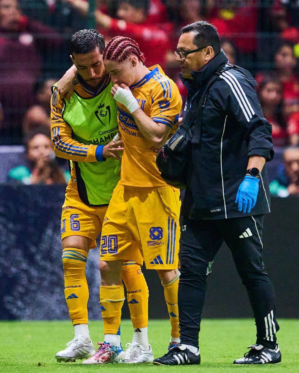 Here's a look at Marcelo Flores' injury with Tigres UANL in the Concacaf Champions Cup final 😬 #CanMNT 🇨🇦