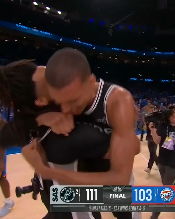O MOMENTO O JOVEM TIME DO SAN ANTONIO SPURS VAI PRA OKLAHOMA CITY E ELIMINA O ATUAL CAMPEÃO DA NBA NO JOGO 7 TEREMOS SAN ANTONIO SPURS X NEW YORK KNICKS NAS FINAIS DA NBA