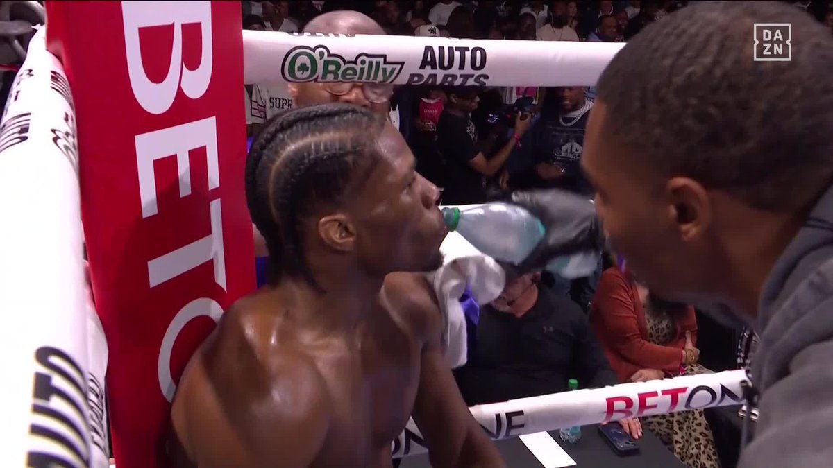 WHAT WAS THAT? FOSTER TOSSES RAY FORD OUT THE RING 😭 #FosterFord | Live NOW on DAZN ▪️