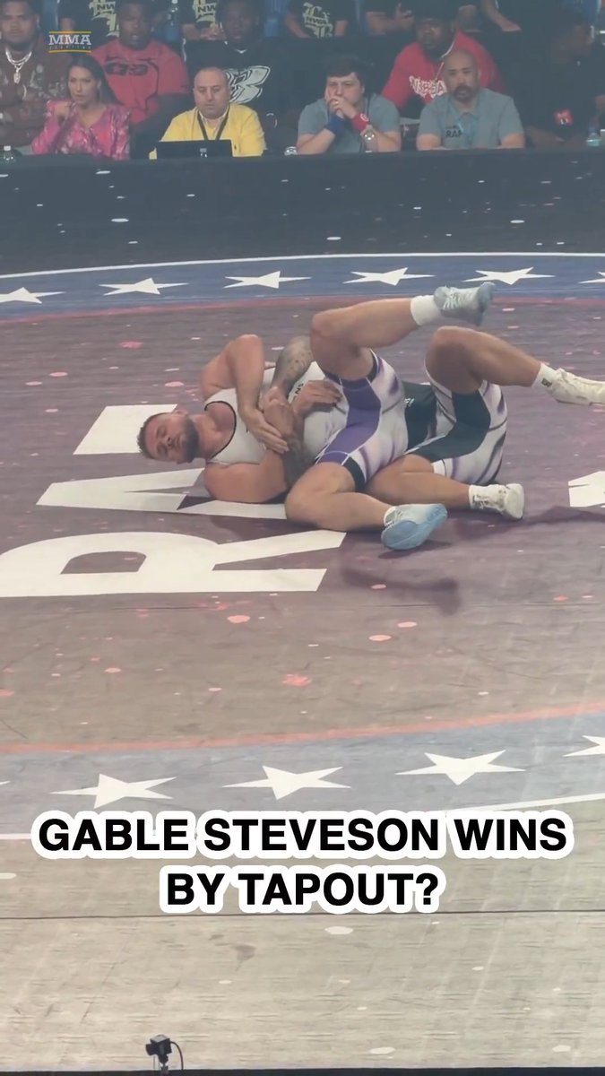 Did Gable Steveson just win his #RAF debut by tapout? (Via Mike Heck)