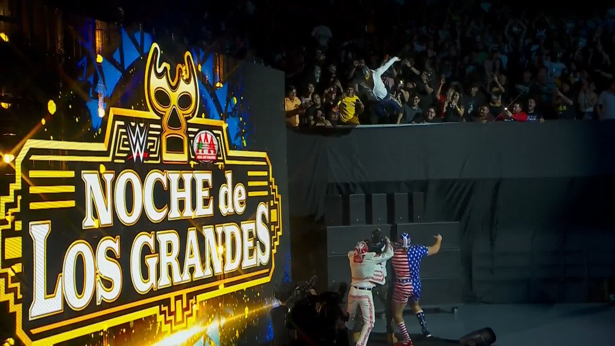 Bravo jumps FROM THE SKIES!!! #AAANocheDeLosGrandes