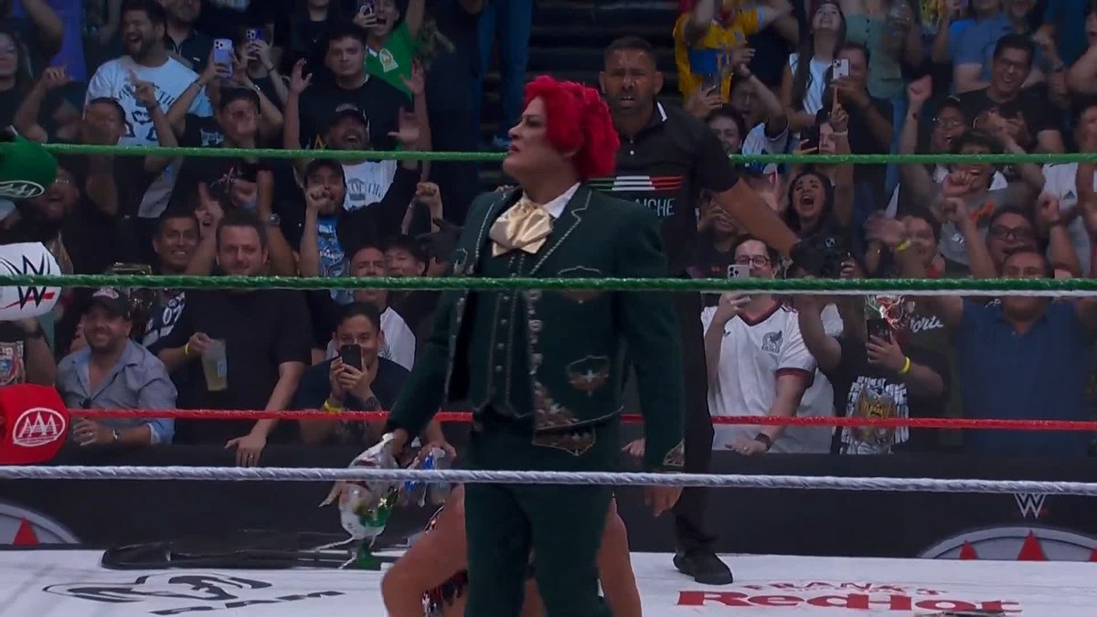 This match is PURE CHAOS!!!