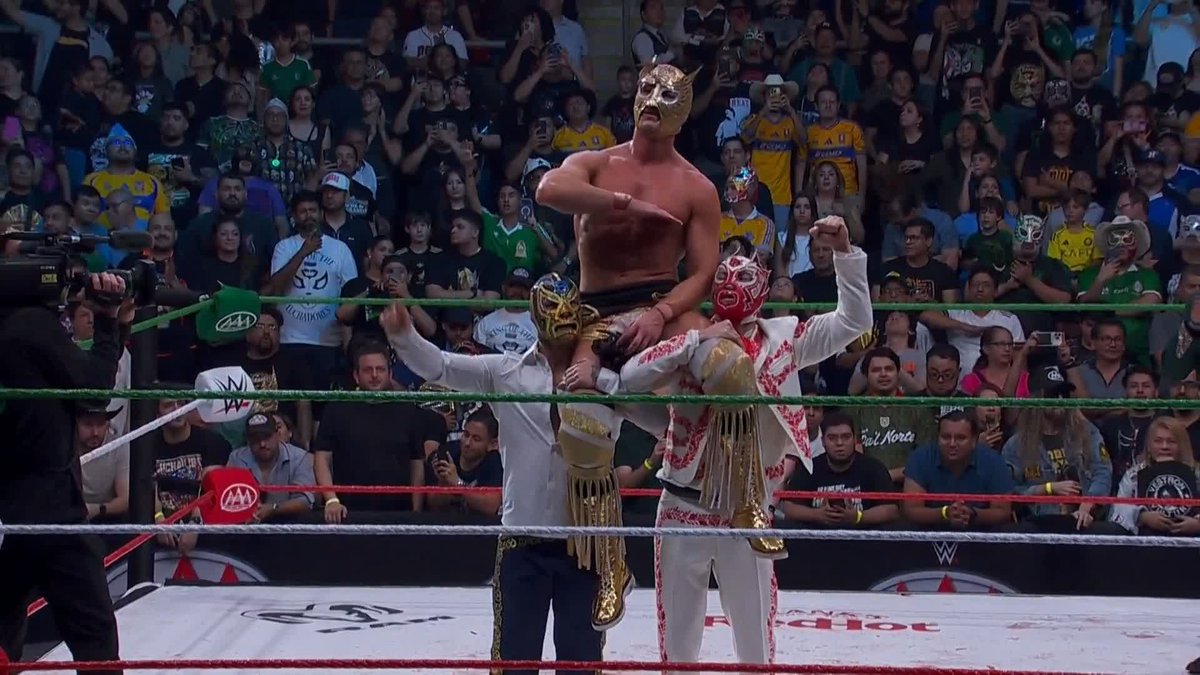 Un yankee y un alemán haciendo de mexicanos enmascarados cuando YA LES CONOCEMOS LAS CARAS completaron la mejor rivalidad del 2026. No hay argumentos para q nos guste tanto la lucha libre, y por eso mismo nos encanta #AAANochedelosGrandes