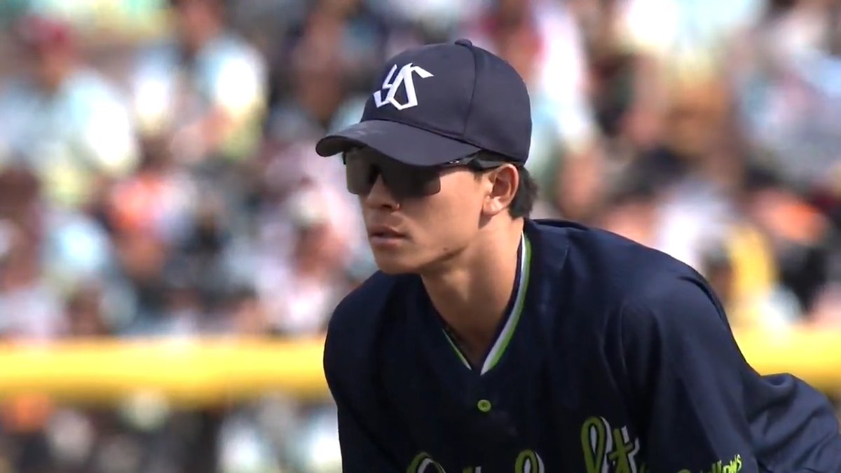 地味ながらも難しい前に出ながらのバウンド処理🤔 ノーアウト一塁で #伊藤琉偉 のグラブ捌きが輝くゲッツー✨✨ #swallows #ベースボールLIVE で配信中[初月無料]