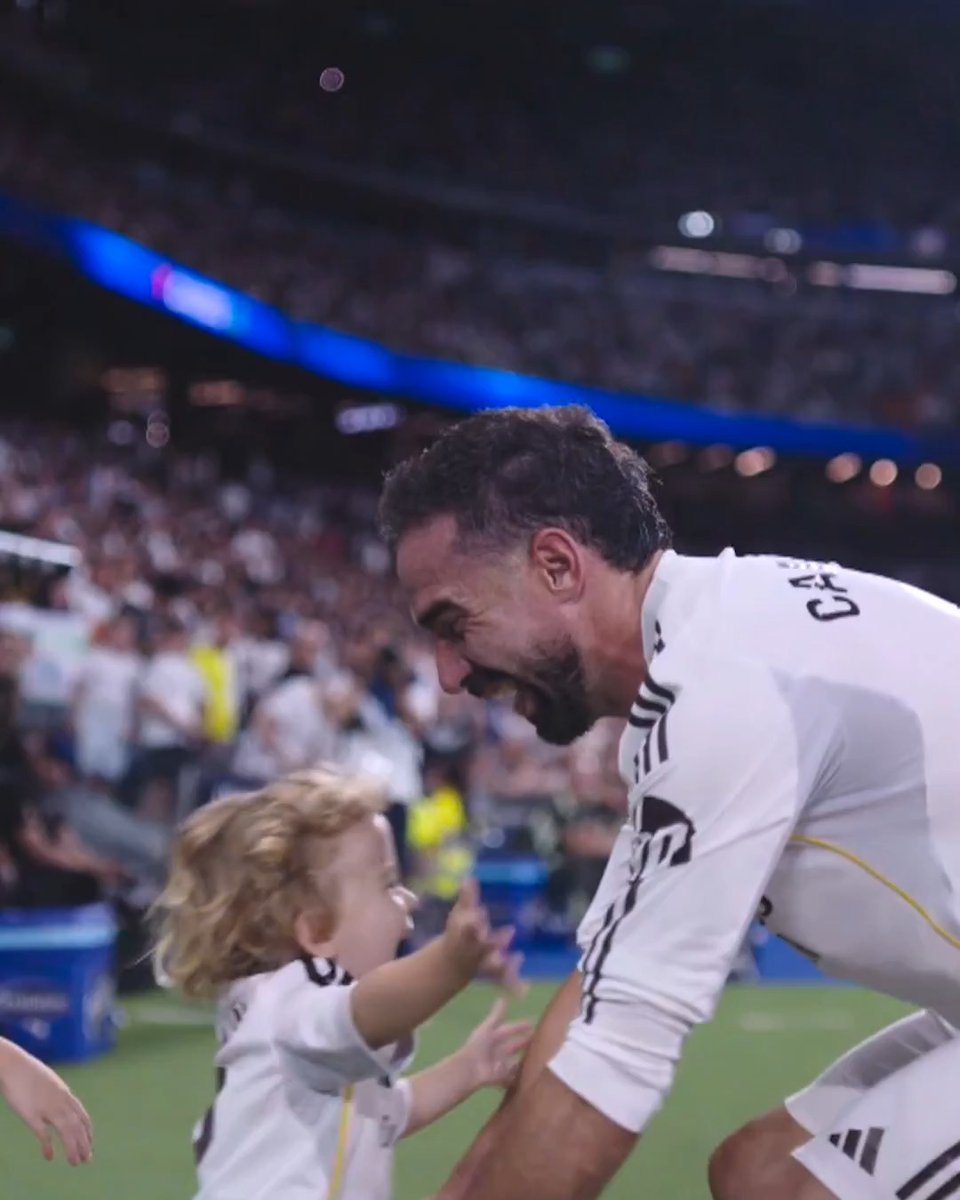 El mejor abrazo posible. 🤍 Dani Carvajal Ramos | DesenlaceLALIGA | LALIGAHighlights