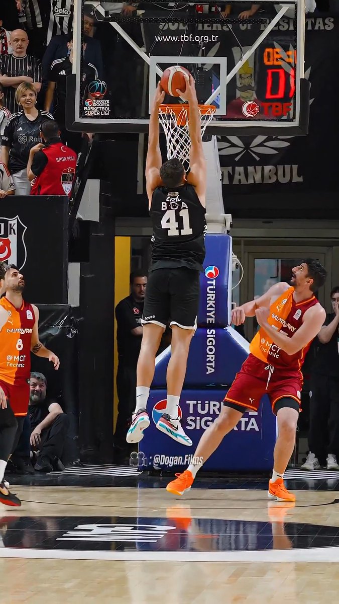 Berk Uğurlu 👀 Ante Zizic. 🔨