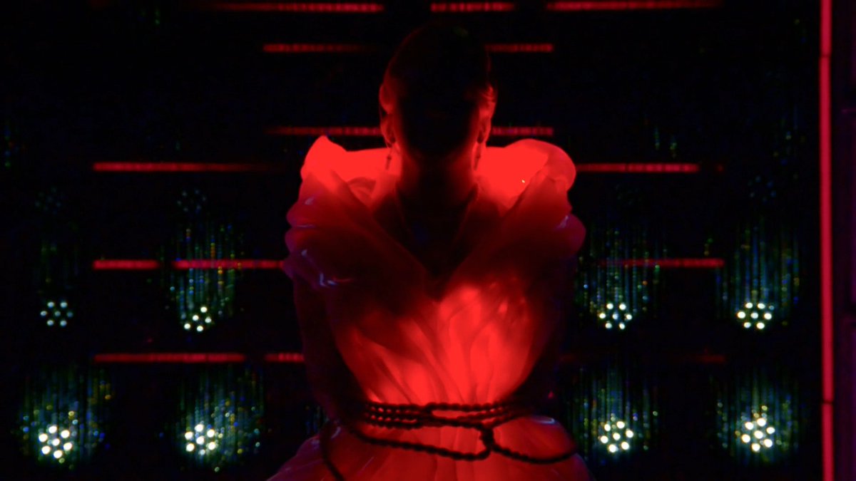 this was one of the craziest runways EVER I remember the whole timeline being gagged