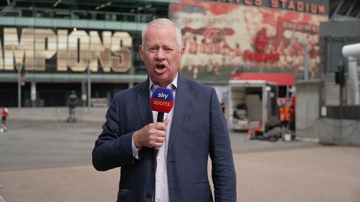 Arsenal fans are already in full voice ahead of their parade 🔴