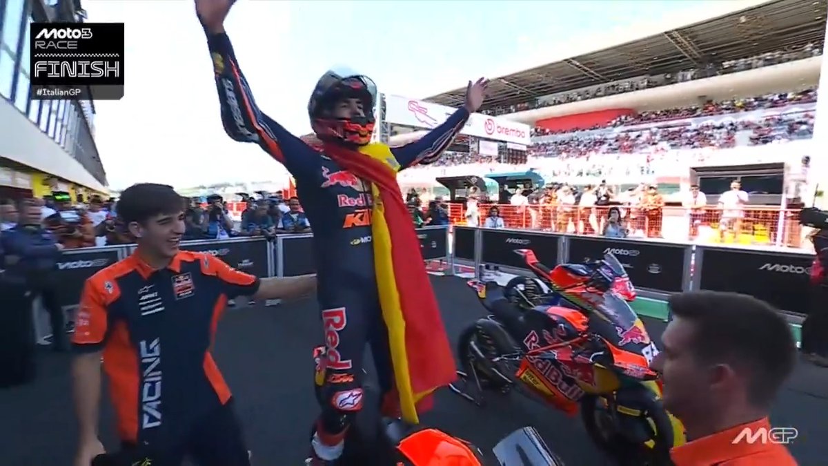 How about that for a rookie? 👀 URIARTE IS ON TOP OF THE WORLD 🤩 #ItalianGP 🇮🇹