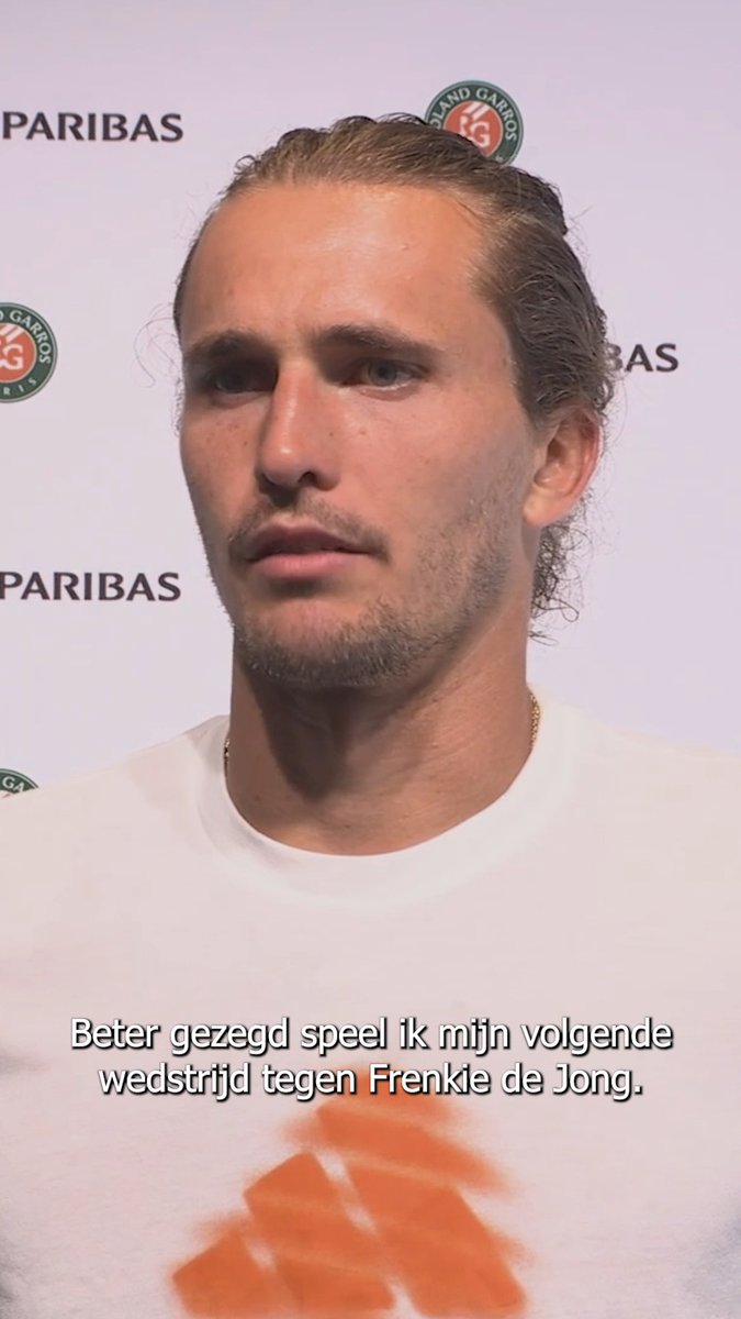 Side quest voor Frenkie de Jong? 🎾 De jarige Jesper de Jong neemt het vandaag in de achtste finale van Roland Garros op tegen Alexander Zverev 🔜 Gefeliciteerd en succes Jesper!