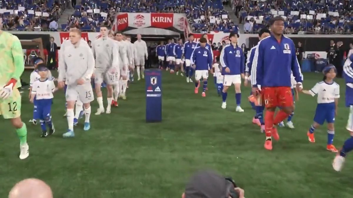 🏆キリンチャレンジカップ2026 ひとつになるから強くなる。 🇯🇵SAMURAI BLUE vs アイスランド代表🇮🇸 選手たちがピッチに入場! 地上波日テレ系&TVerで只今放送中❗ ※一部地域除く ▶ 📱DAZNにて無料ライブ配信 #最高の景色を #サッカー日本代表