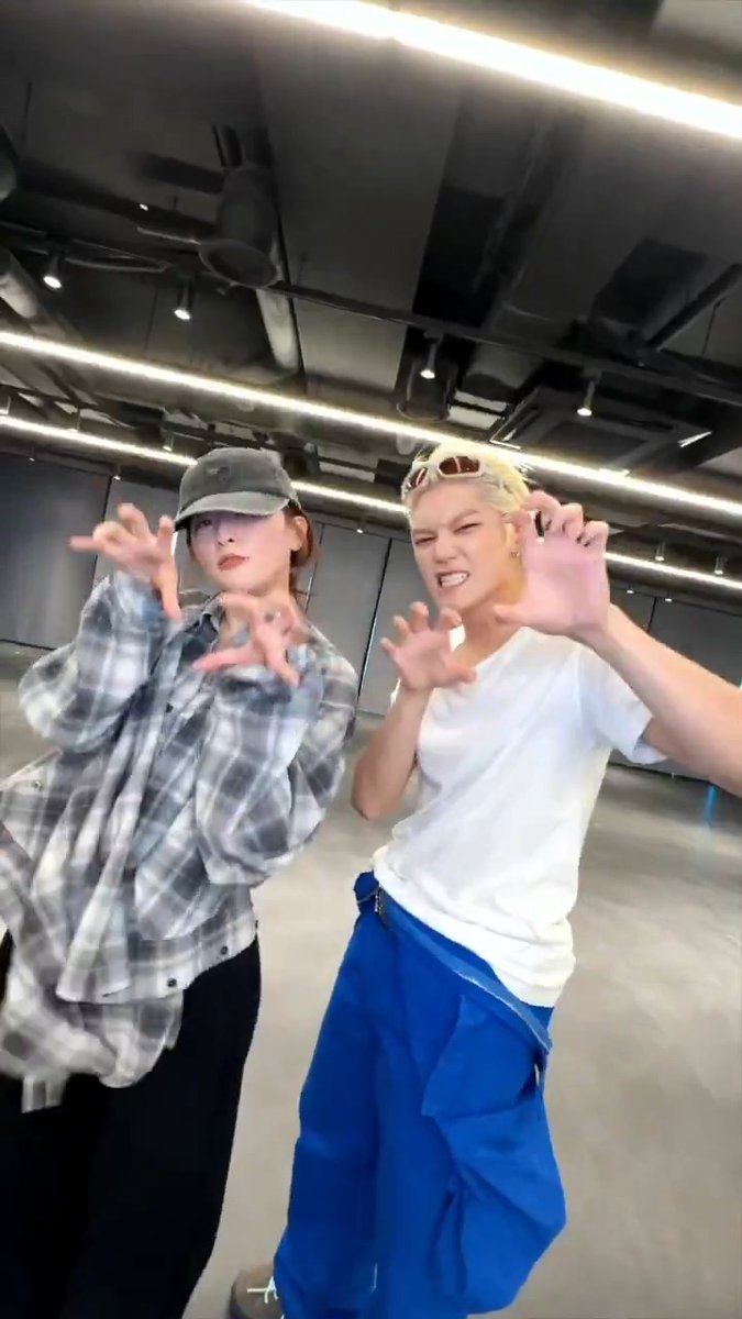 taeyong wyld challenge with seulgi 😆