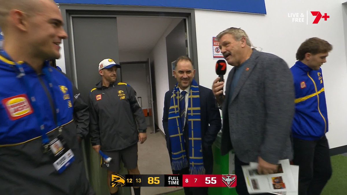 "That's why I played cricket not footy." 😂 🗣️ Justin Langer on the weather for #AFLEaglesDons