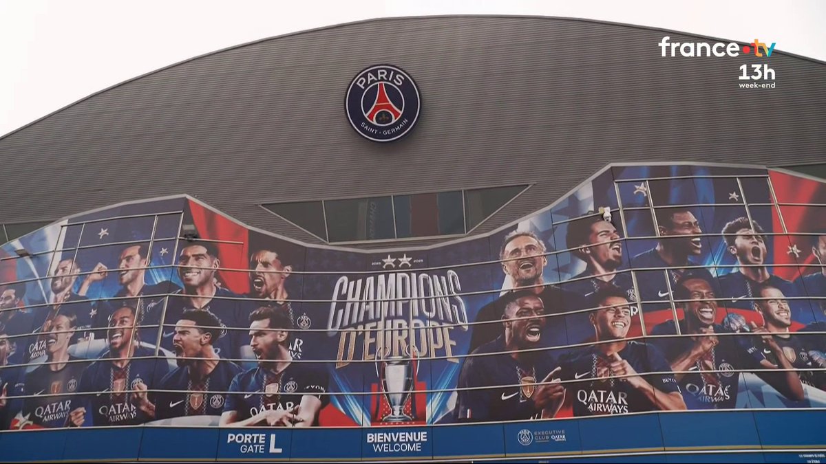 🔴 Après leur sacre à Budapest, les joueurs du PSG sont de retour à Paris, dimanche 31 mai. Ils sont attendus au Champs de Mars, aux pieds de la Tour Eiffel avant d'être reçus par Emmanuel Macron et de terminer cette journée de festivités au Parc des Princes. #JT13H