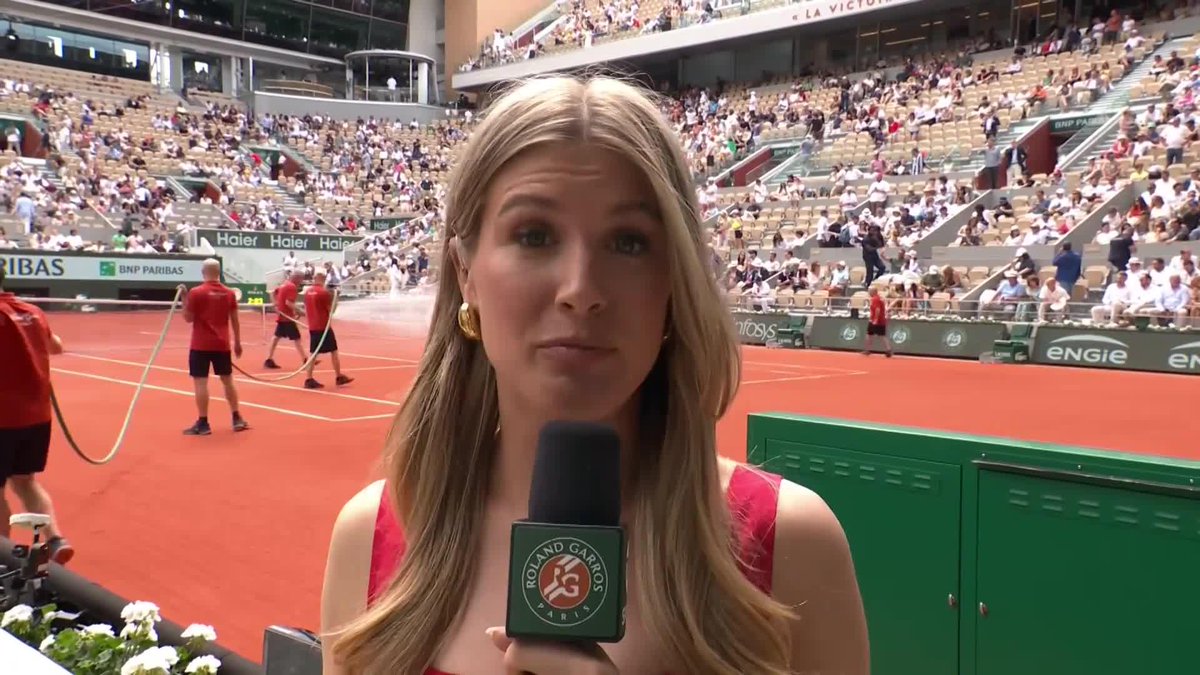.Genie Bouchard talked to No.2 Sascha Zverev on becoming the "overwhelming favorite" with all the upsets 👀#rolandgarros